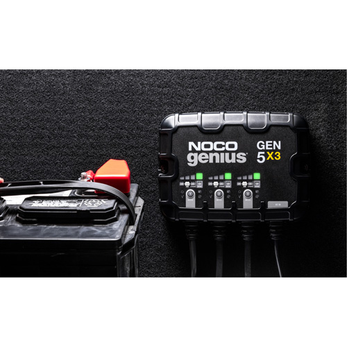 Chargeur de batterie embarqu&eacute; &agrave; 3 sorties de 15 amp&egrave;res Gen5X3 Genius Duraquip Inc