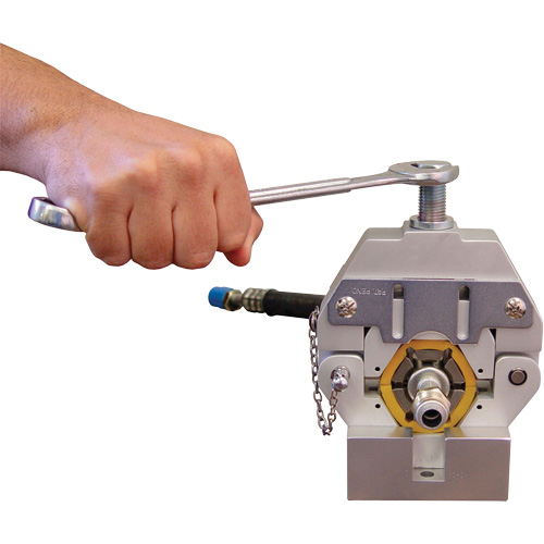 Sertisseuse pour tuyau de climatiseur Duraquip Inc