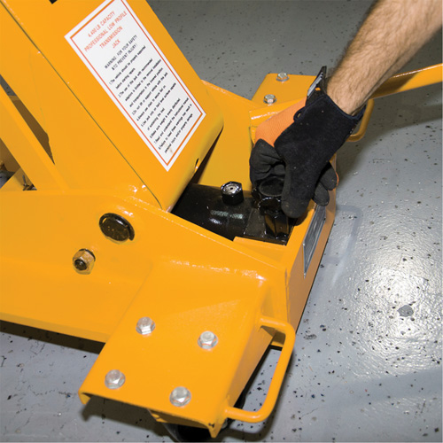 Cric de transmission Yellow Jackit, Cap. de levage 2,2 tonnes Duraquip Inc