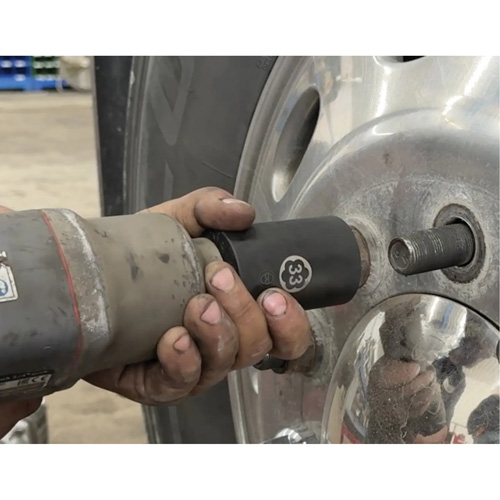 Jeu de douilles hexagonales et h&eacute;licoidales pour &eacute;crous de roue de camion Duraquip Inc