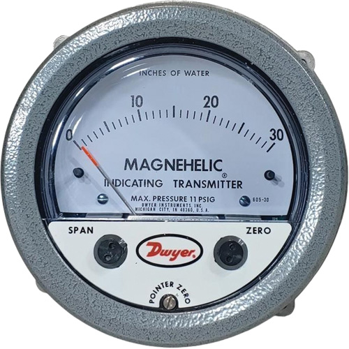 Manom&egrave;tre diff&eacute;rentiel et &eacute;metteur de signalisation de s&eacute;rie 605 Magnehelic,  4", 0 - 30 po en c.e., Fixation sur panneau, Analogique Duraquip Inc