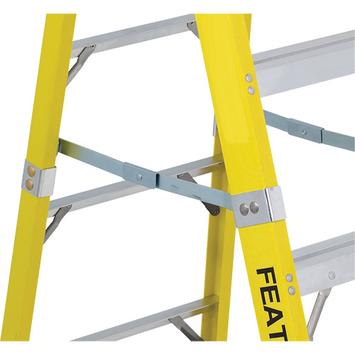 Industrial Heavy-Duty Stepladders (6400 Series), 4', Fibreglass, 300 lbs. Capacity, Type 1A Duraquip Inc