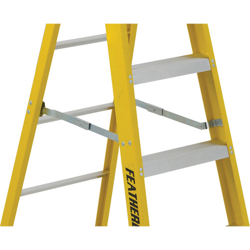 Industrial Heavy-Duty Stepladders (6900 Series), 4', Fibreglass, 300 lbs. Capacity, Type 1A Duraquip Inc