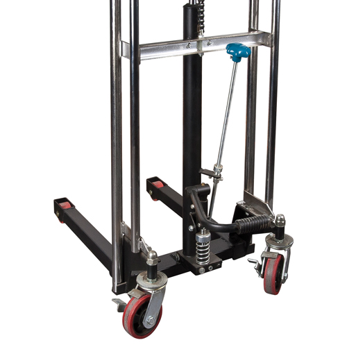 Gerbeur hydraulique &agrave; plateforme, M&eacute;canisme Pompe au pied, Capacit&eacute; de 880 lb, Levage max de 60" Duraquip Inc
