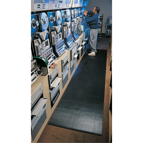 Standard Mat No.381, Ergonomic, 3' x 105' x 1/8", Black Duraquip Inc