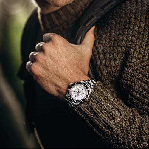 Grande montre automatique de plong&eacute;e &eacute;dition arctique GSAR avec bracelet en acier inoxydable, Num&eacute;rique, &agrave; piles, 41 mm, Argent Duraquip Inc