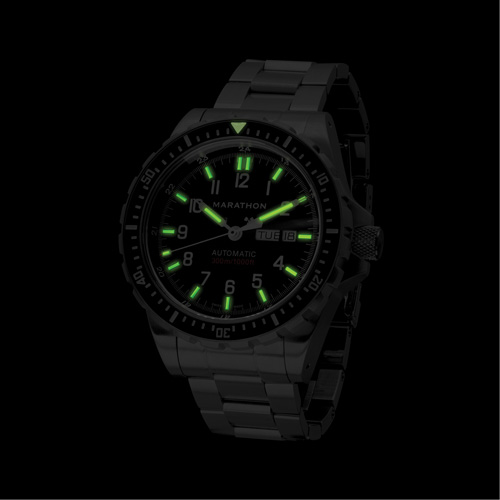 Tr&egrave;s grande montre automatique avec jour/date avec bracelet en acier inoxydable, Num&eacute;rique, &agrave; piles, 46 mm, Argent Duraquip Inc