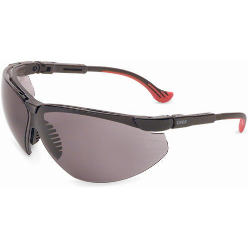 Lunettes de s&eacute;curit&eacute; Uvex Genesis XC, Lentille Grise/fum&eacute;e, Anti-&eacute;gratignures, R&eacute;pond ou surpasse la norme CSA Z94.3 Duraquip Inc