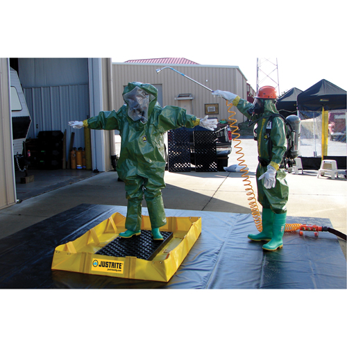 QuickBerm&reg; Lite Containment Berm, 119 gal. Capacity, 4' W x 6' L x 8" H, Snap-Up Bracket Duraquip Inc