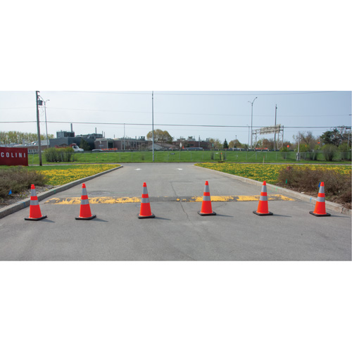 C&ocirc;ne de signalisation, 28", Orange, Bande(s) r&eacute;fl&eacute;chissante(s) 4" & 6" Duraquip Inc