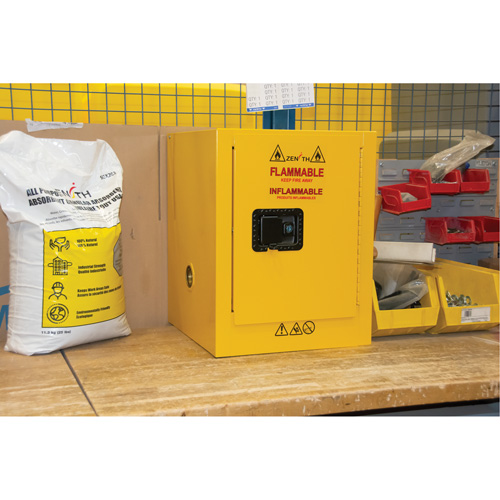 Armoire pour produits inflammables, 4 gal., 1 Porte(s), 17" La x 22" h x 18" p Duraquip Inc