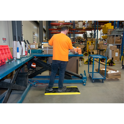 Tapis antifatigue, Losange, 1-2/3' x 3-1/4' x 3/4", Noir/Jaune, Polyur&eacute;thane Duraquip Inc