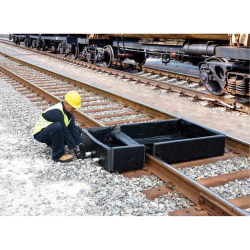 Ultra-Track Berm, 144 US gal. Capacity, 4' W x 6' L x 12" H, Foam Wall Duraquip Inc