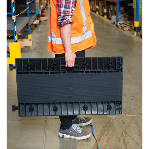 Protecteur de c&acirc;bles en polyur&eacute;thane, 3 canaux, 35,43" lo x 19,69" la x 3" h Duraquip Inc