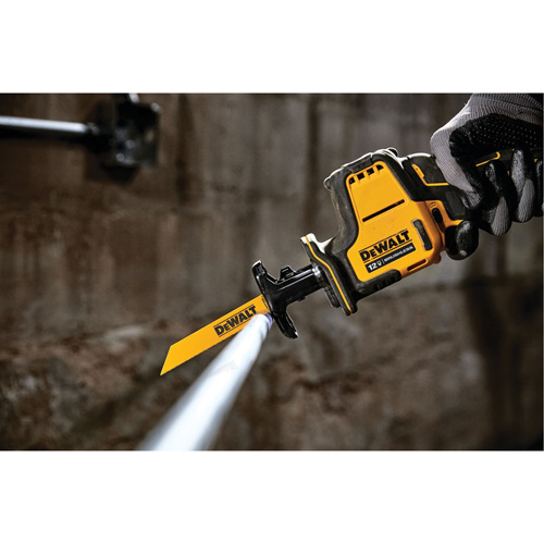 Scie alternative sans fil Max* (outil seulement), 12 V, Lithium-ion Bloc-pile, 0-2800 coups/min Duraquip Inc