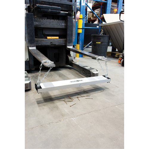 Balais de cour magn&eacute;tique, 36" la Duraquip Inc