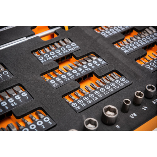 Jeu d'outils &agrave; t&ecirc;te &eacute;troite pour m&eacute;canicien dans un plateau de rangement en mousse Duraquip Inc