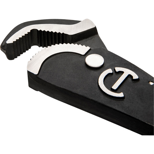 Cl&eacute; bimat&eacute;riau auto-ajustable pour tuyau, Cap des m&acirc;choires 1-1/2", Longueur 12", Fini Oxyde noir, Prise Coussin&eacute;e Duraquip Inc