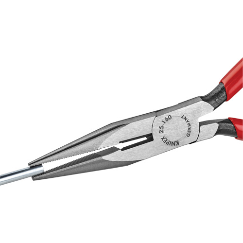 Pince &agrave; bec long avec coupe-fil, 6-1/4" lo Duraquip Inc