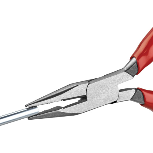 Pince &agrave; bec long avec couteau, 5" lo Duraquip Inc
