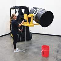 Porte-baril pour chariot &agrave; fourche, Pour 55 gal. US (45,8 gal imp&eacute;rial) Duraquip Inc