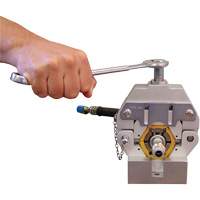 Sertisseuse pour tuyau de climatiseur Duraquip Inc