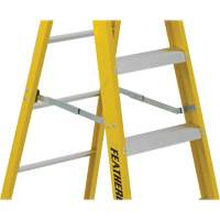 Industrial Heavy-Duty Stepladders (6900 Series), 4', Fibreglass, 300 lbs. Capacity, Type 1A Duraquip Inc