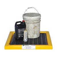 Feuilles Poly-Spillpad, 24" lo x 24" la x 2" h, Cap. de d&eacute;versement 2 gal. US Duraquip Inc