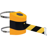 Support de poteau de barrière Tensabarrier<sup>MD</sup> avec courroie, Plastique, Fixation par pince, 24', Ruban Noir et jaune SGV454 | Duraquip Inc
