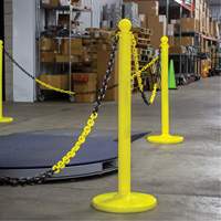 Bicolour Plastic Barrier Chain, Green/White Duraquip Inc