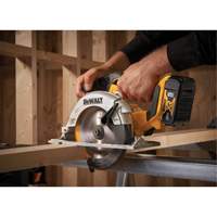 Ensemble de scie circulaire &agrave; moteur sans balai sans fil Max*, 6-1/2", 20 V Duraquip Inc