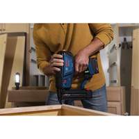 Brushless 18-Gauge Brad Nailer Kit with Standard Power Battery, 18 V, Lithium-Ion Duraquip Inc