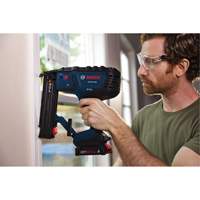 Brushless 18-Gauge Brad Nailer Kit with Standard Power Battery, 18 V, Lithium-Ion Duraquip Inc